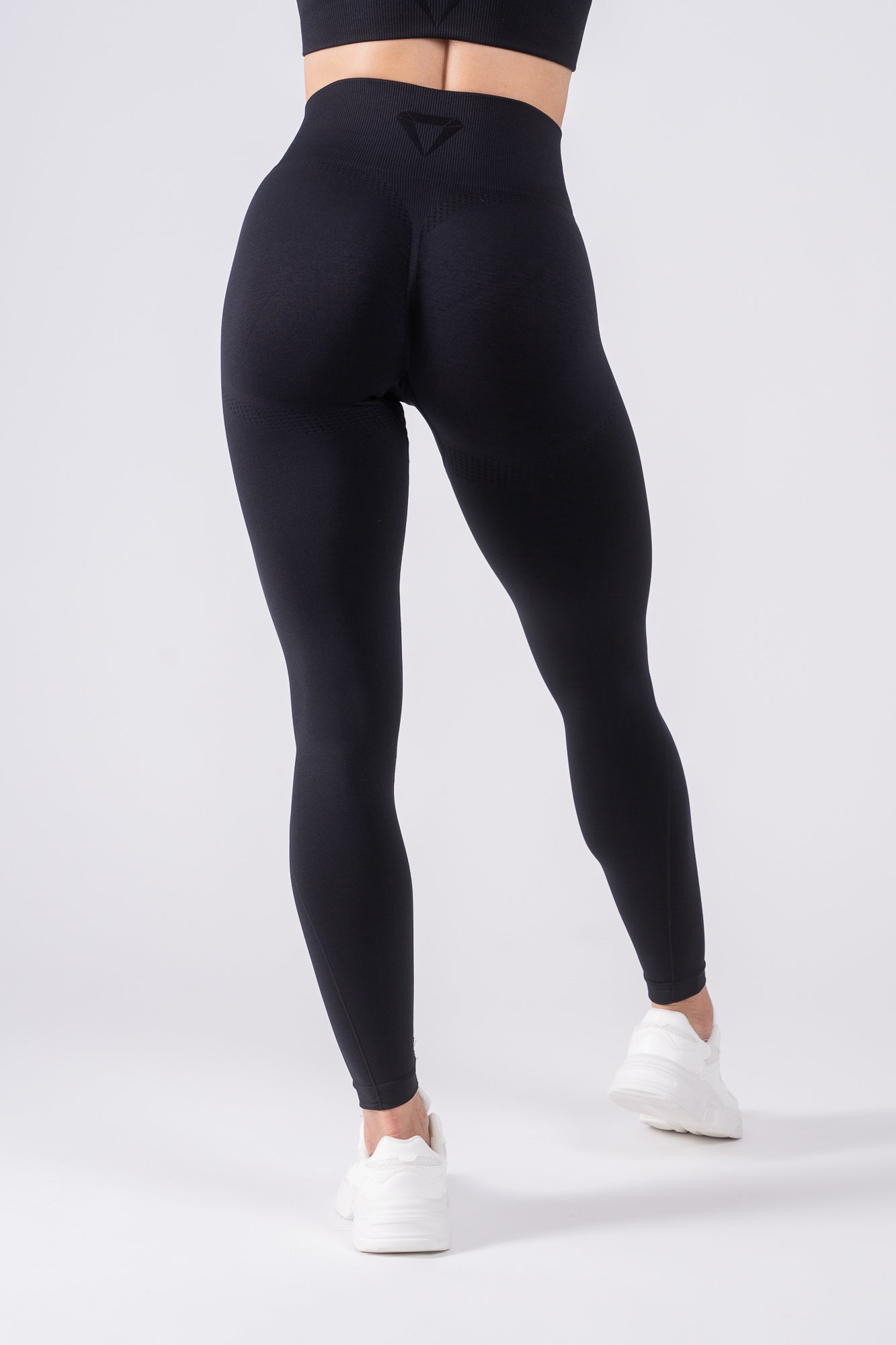 ELEVATE SET - BLACK (3-KUSY)
