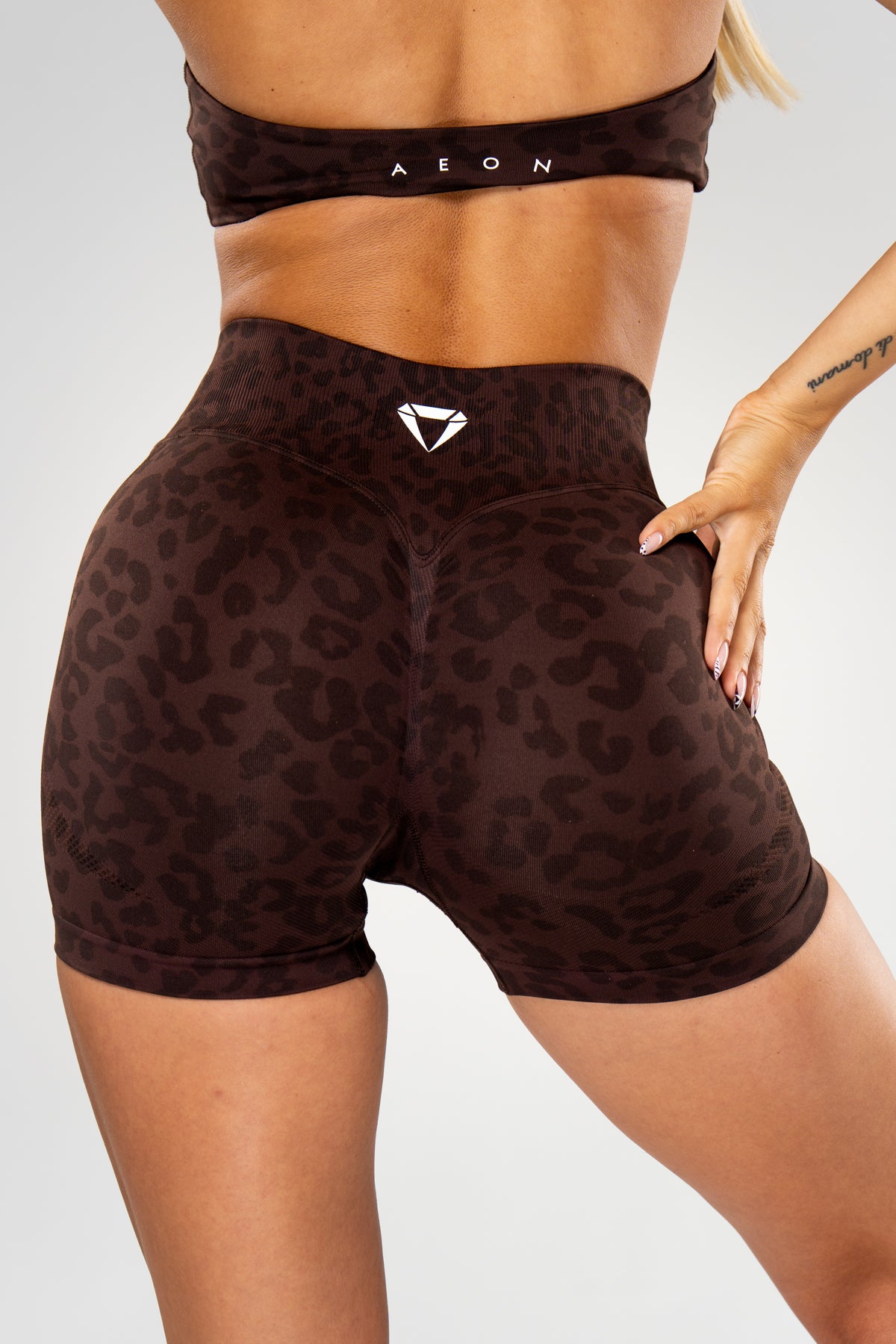 MOTION LEO MID WAIST SCRUNCH ŠORTKY V2