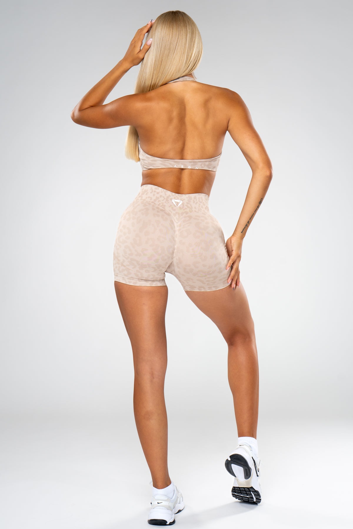MOTION LEO MID WAIST SCRUNCH ŠORTKY V2