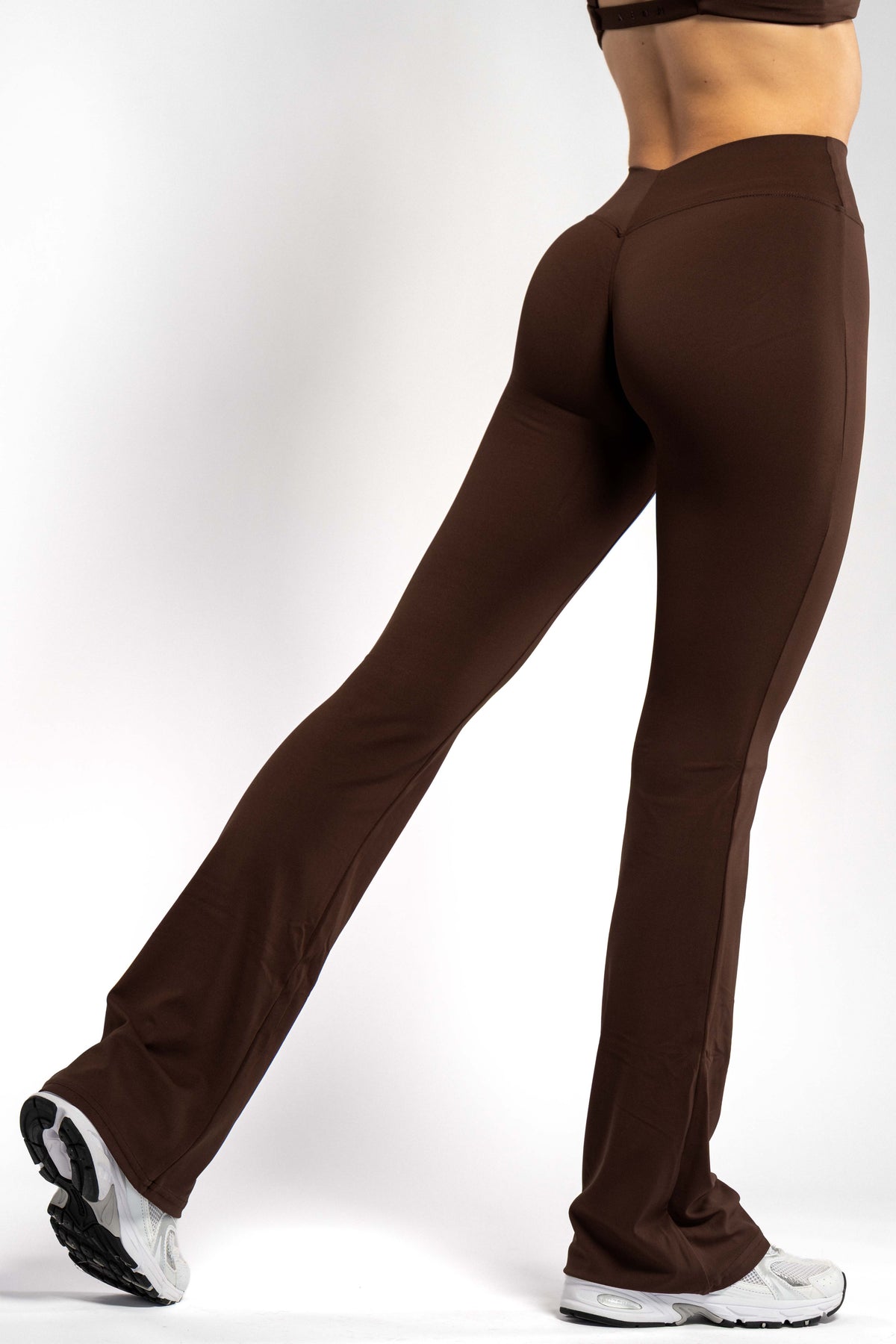 SECOND SKIN V-BACK SCRUNCH FLARED LEGÍNY