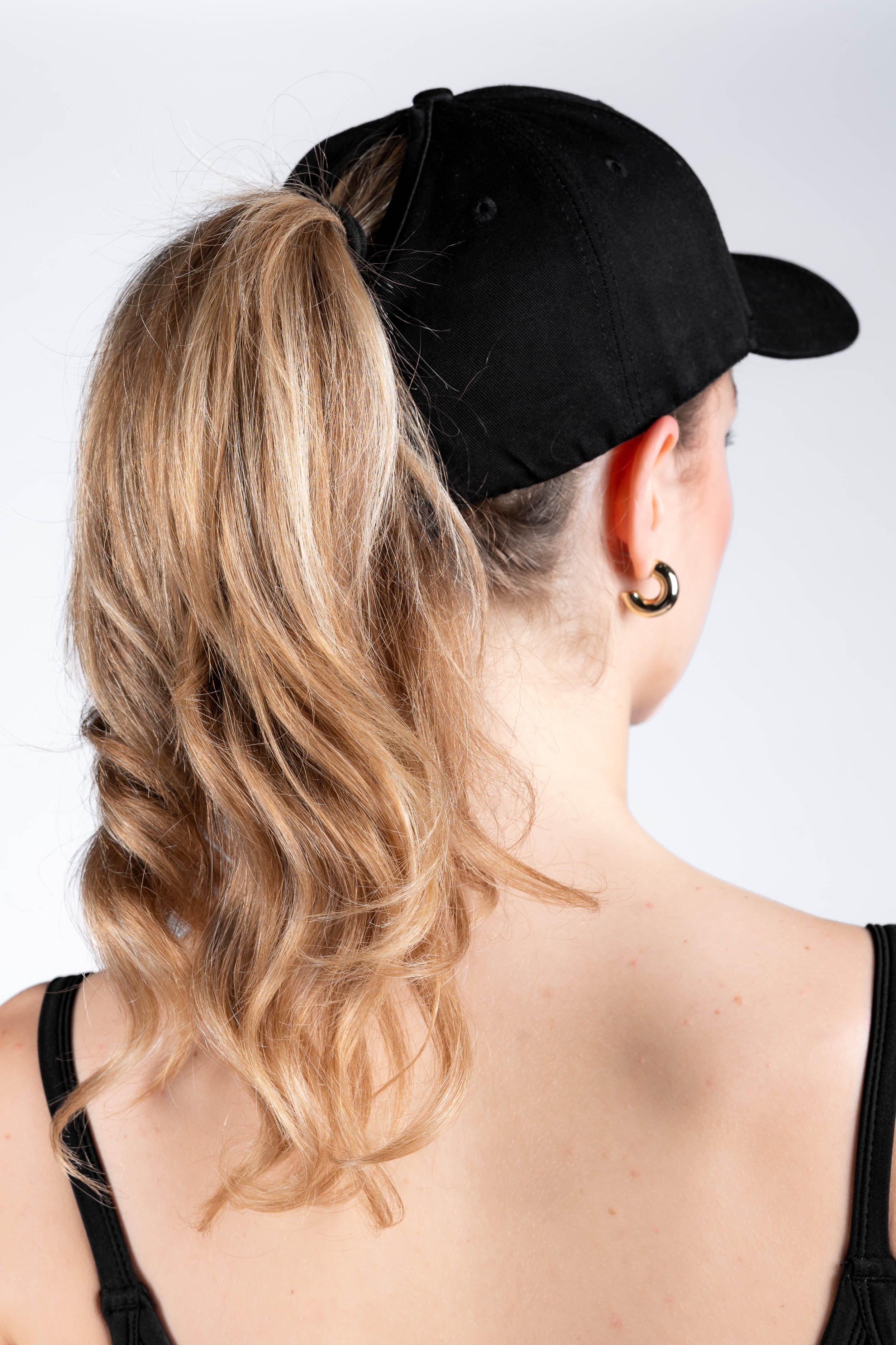 ESSENTIALS PONYTAIL ČIAPKA