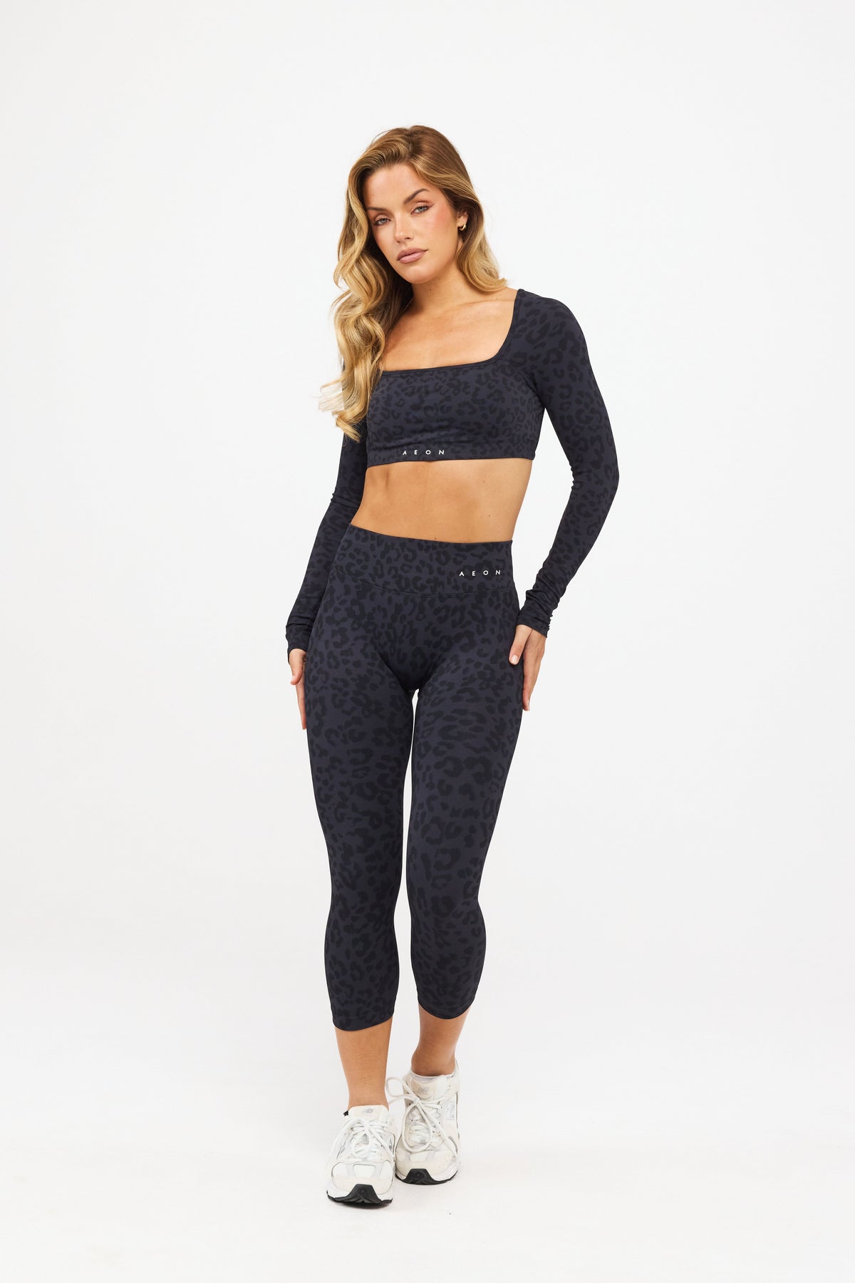 MOTION LEO CROP TOP S DLHÝMI RUKÁVMI V2