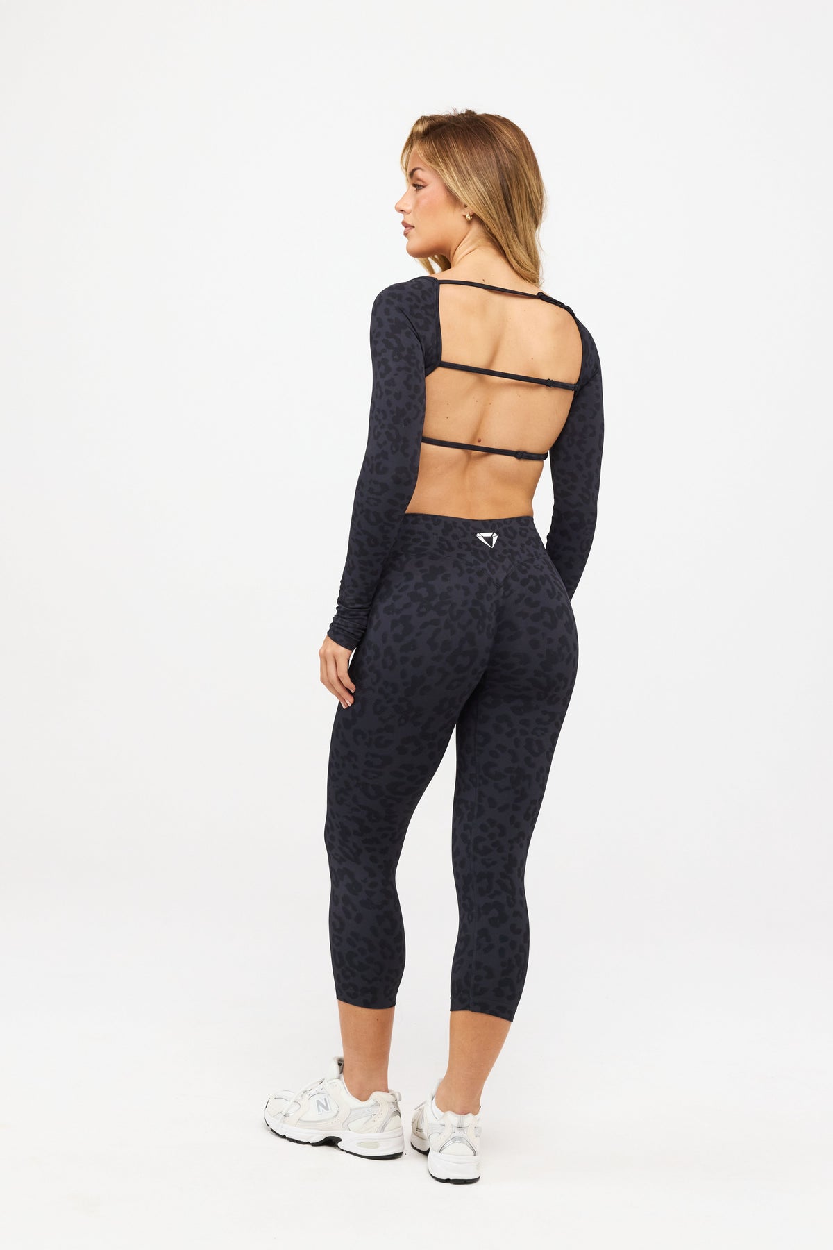 MOTION LEO CROP TOP S DLHÝMI RUKÁVMI V2