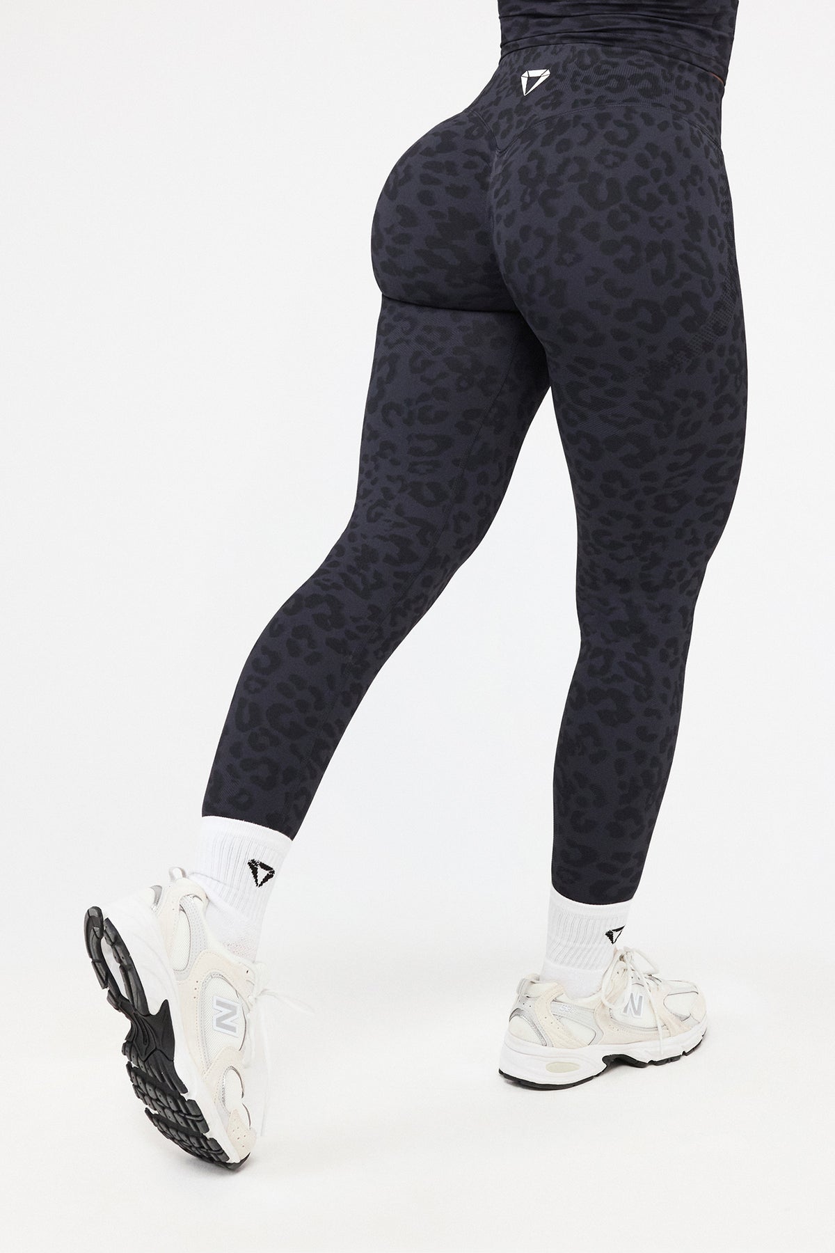 MOTION LEO MID WAIST SCRUNCH LEGÍNY V2