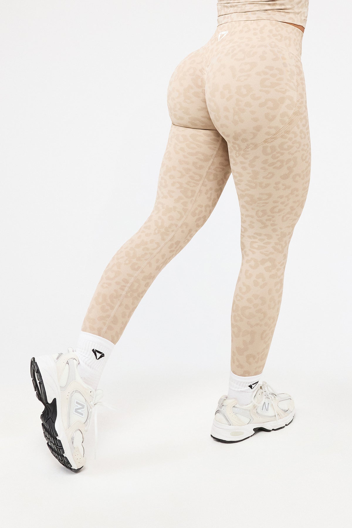 MOTION LEO MID WAIST SCRUNCH LEGÍNY V2