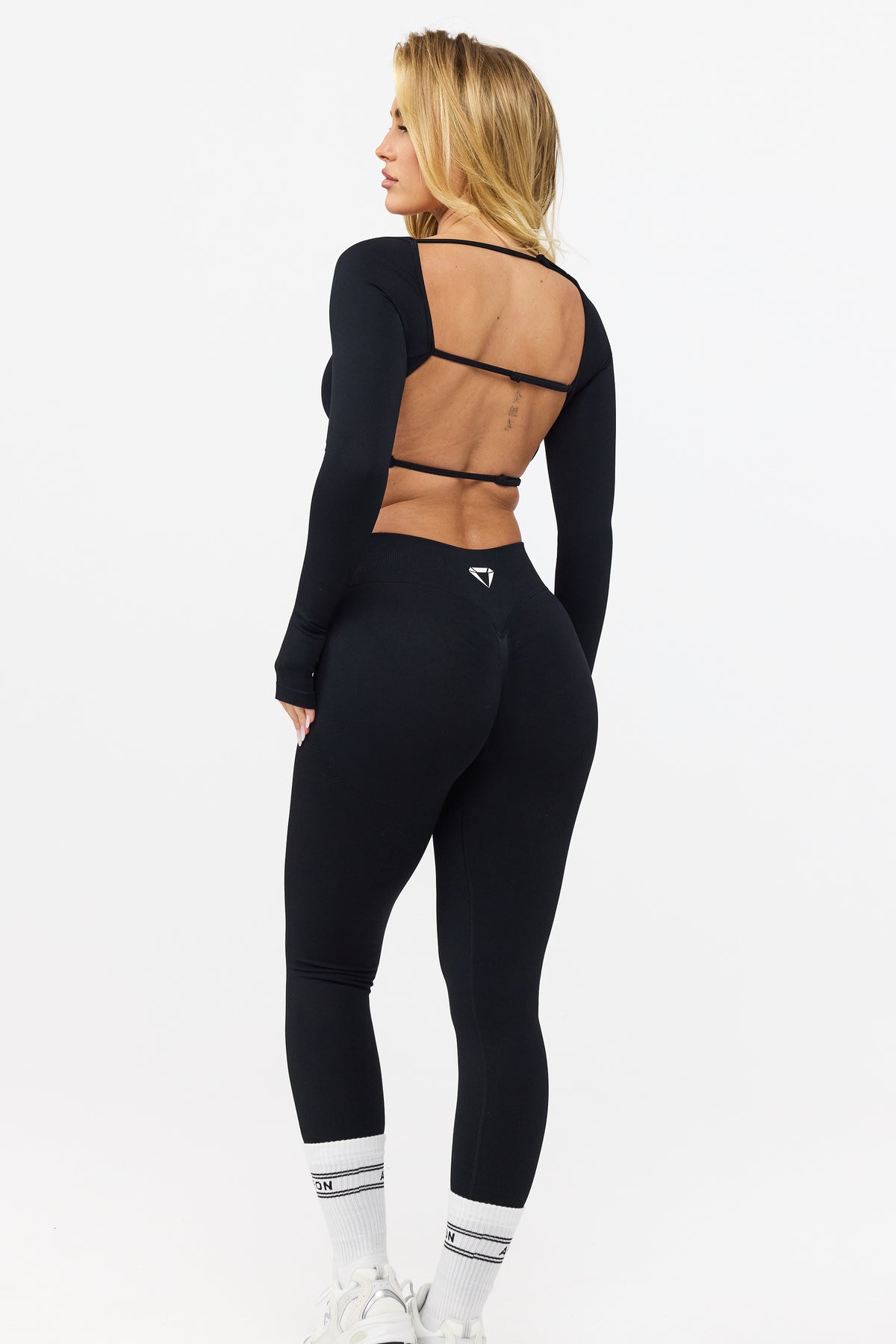 MOTION CROP TOP S DLHÝMI RUKÁVMI V2