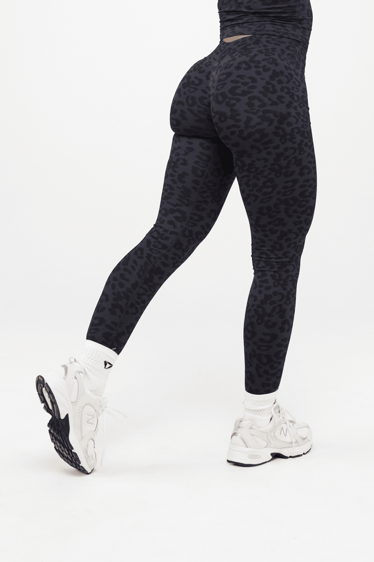 DEFINE LEO V-BACK SCRUNCH LEGGINGS - Aeon Athletics