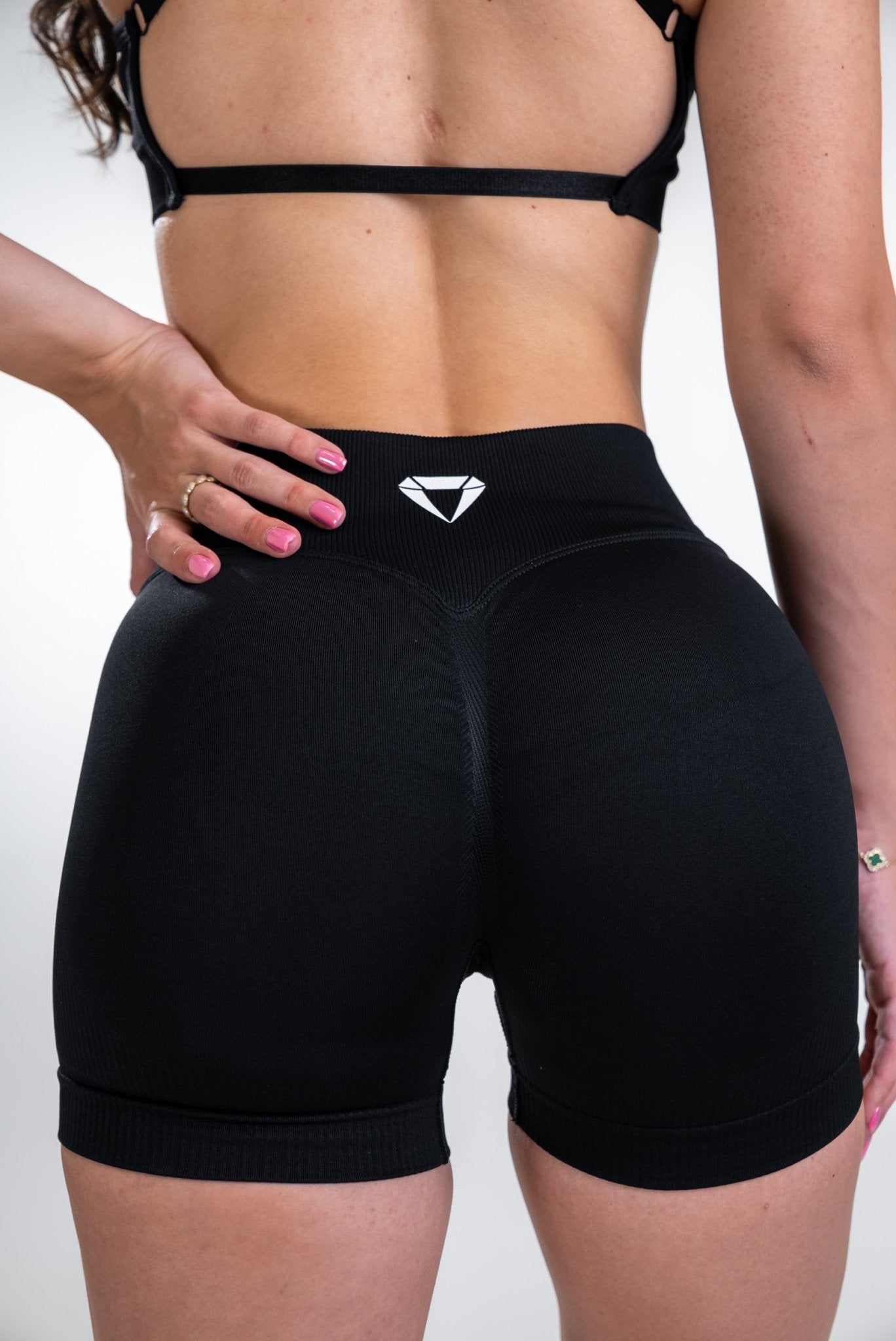 DEFINE SCRUNCH SHORTS - Aeon Athletics