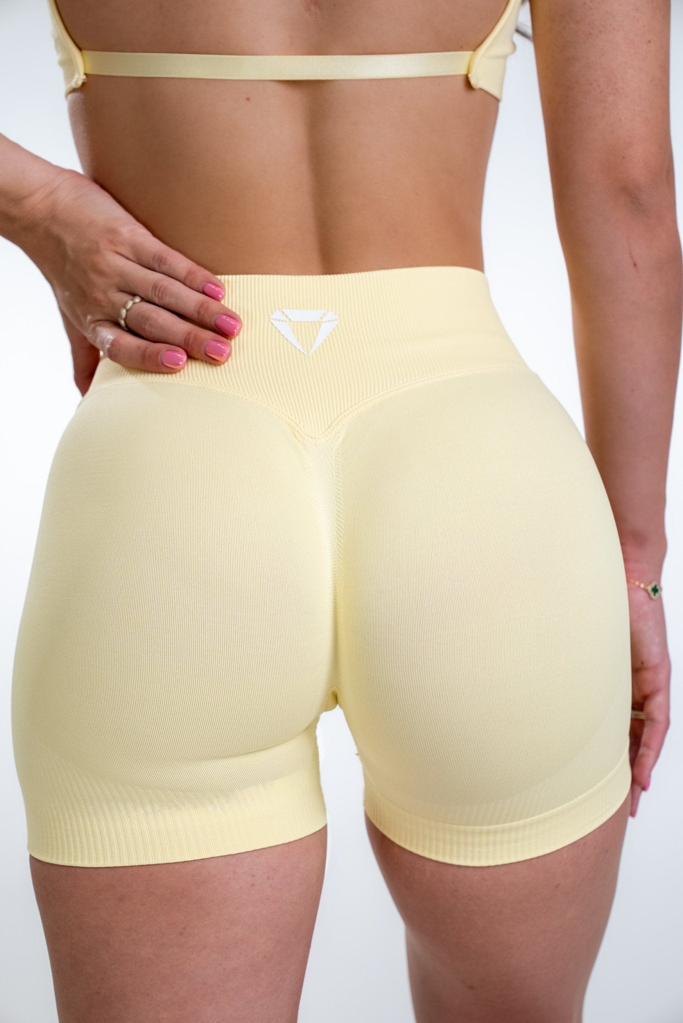 DEFINE SCRUNCH SHORTS - Aeon Athletics