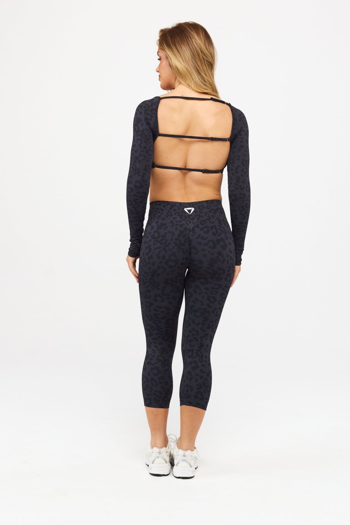 MOTION LEO MID WAIST SCRUNCH CAPRI LEGÍNY V2