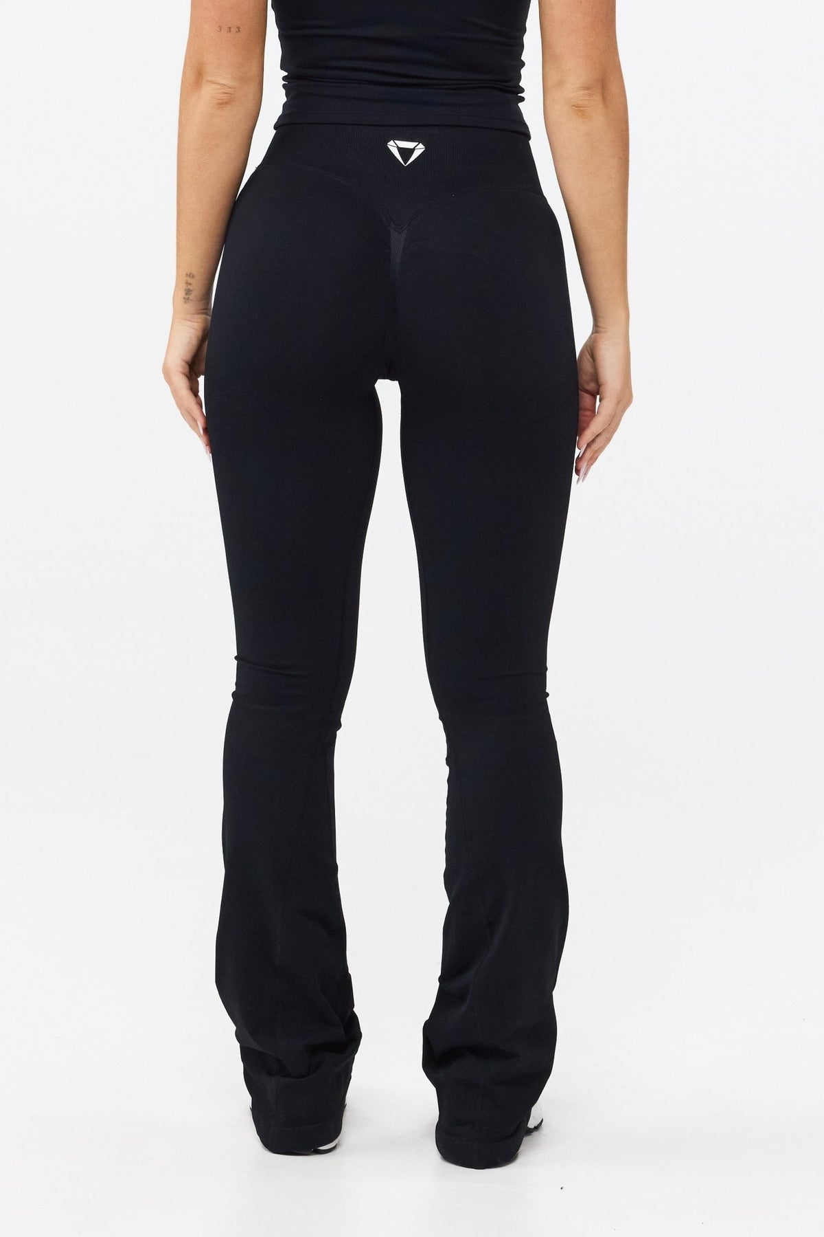 MOTION MID WAIST SCRUNCH FLARED LEGGINGS V2 - Aeon Athletics