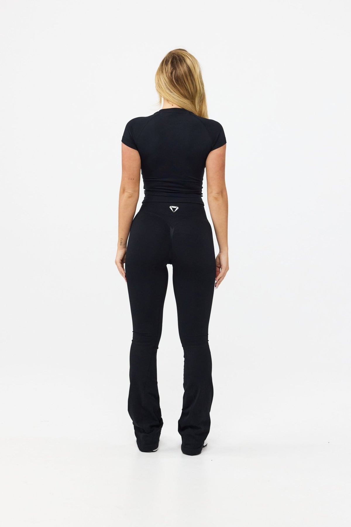 MOTION MID WAIST SCRUNCH FLARED LEGGINGS V2 - Aeon Athletics