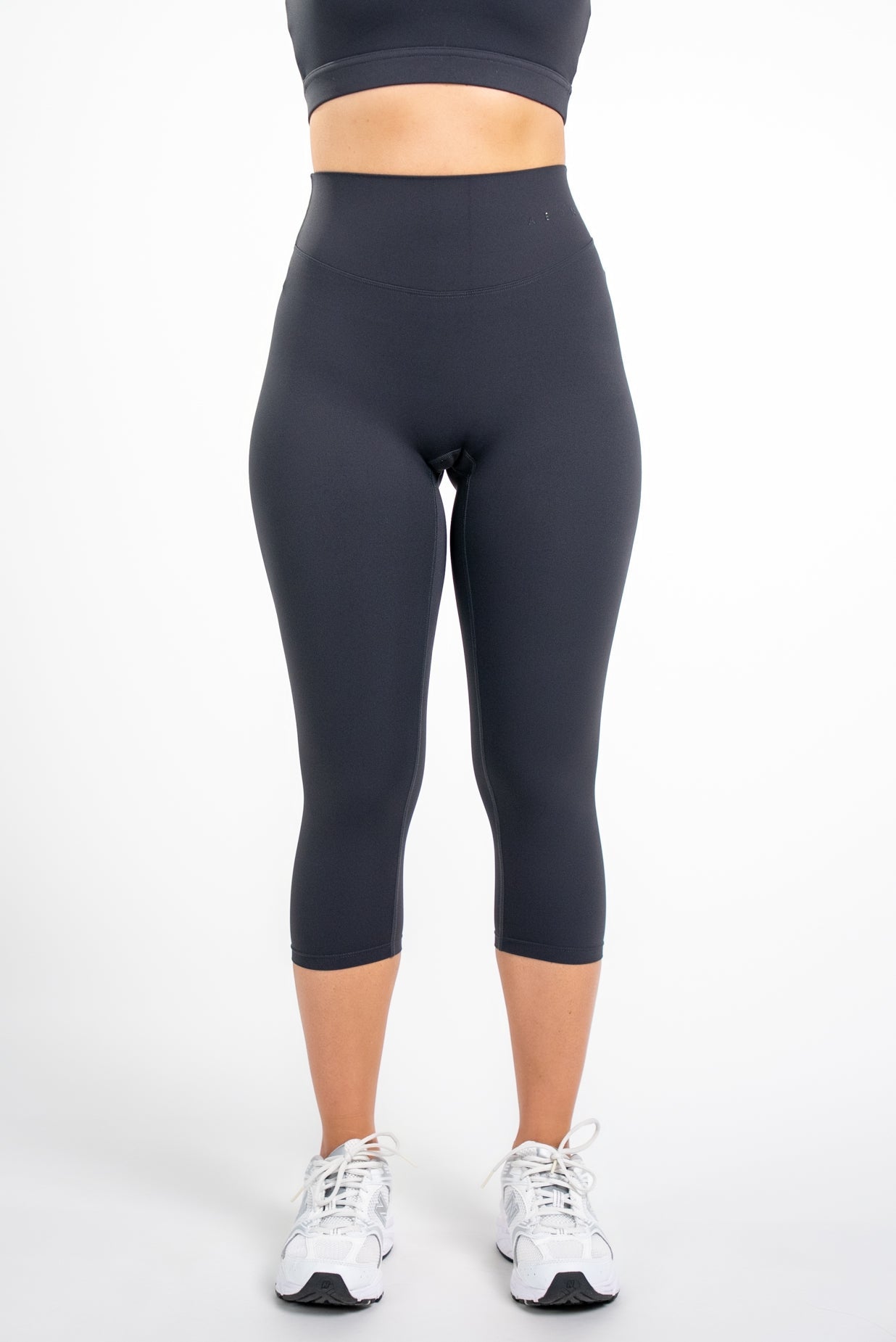 SECOND SKIN SCRUNCH CAPRI LEGGINGS - Aeon Athletics