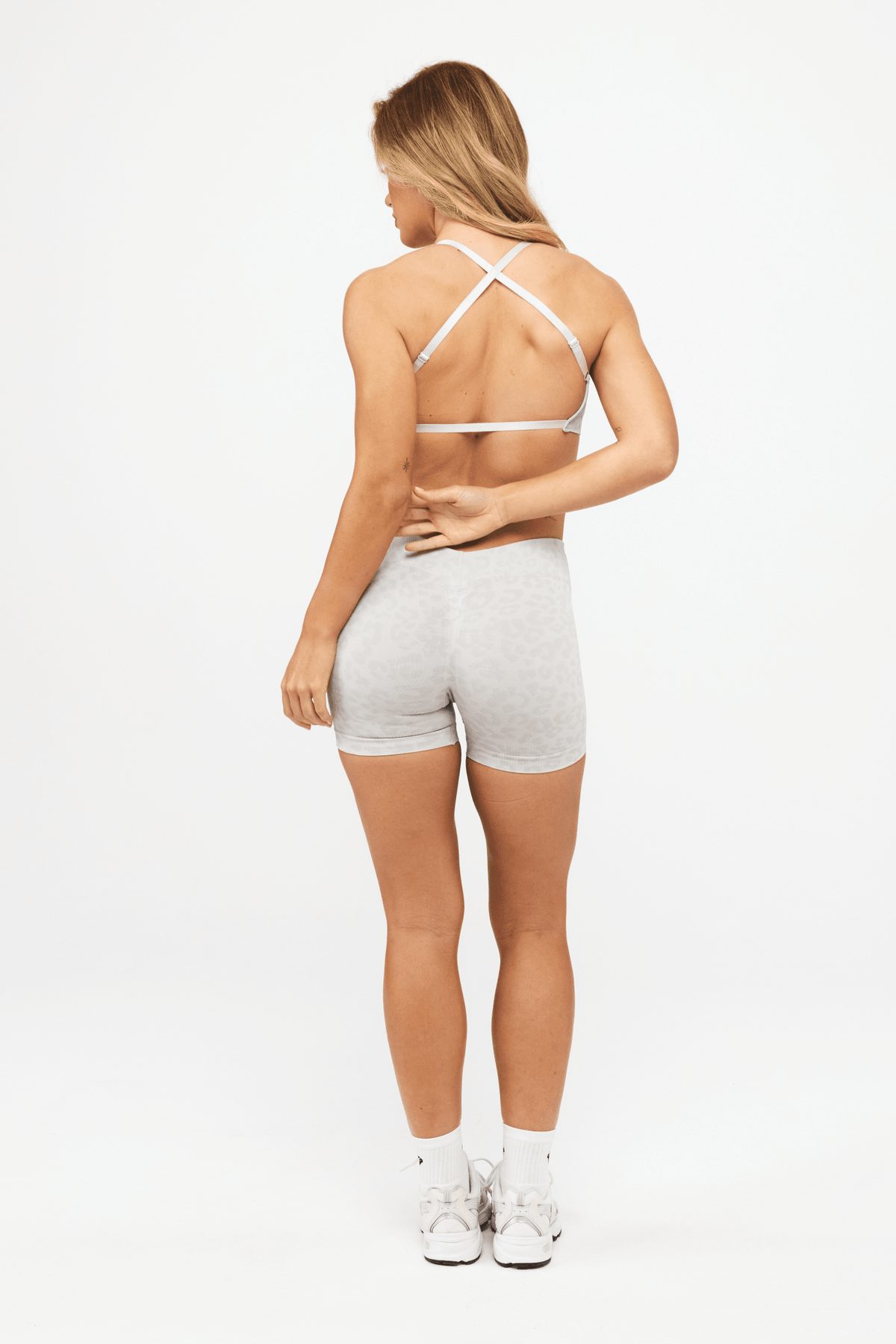DEFINE LEO V-BACK SCRUNCH ŠORTKY