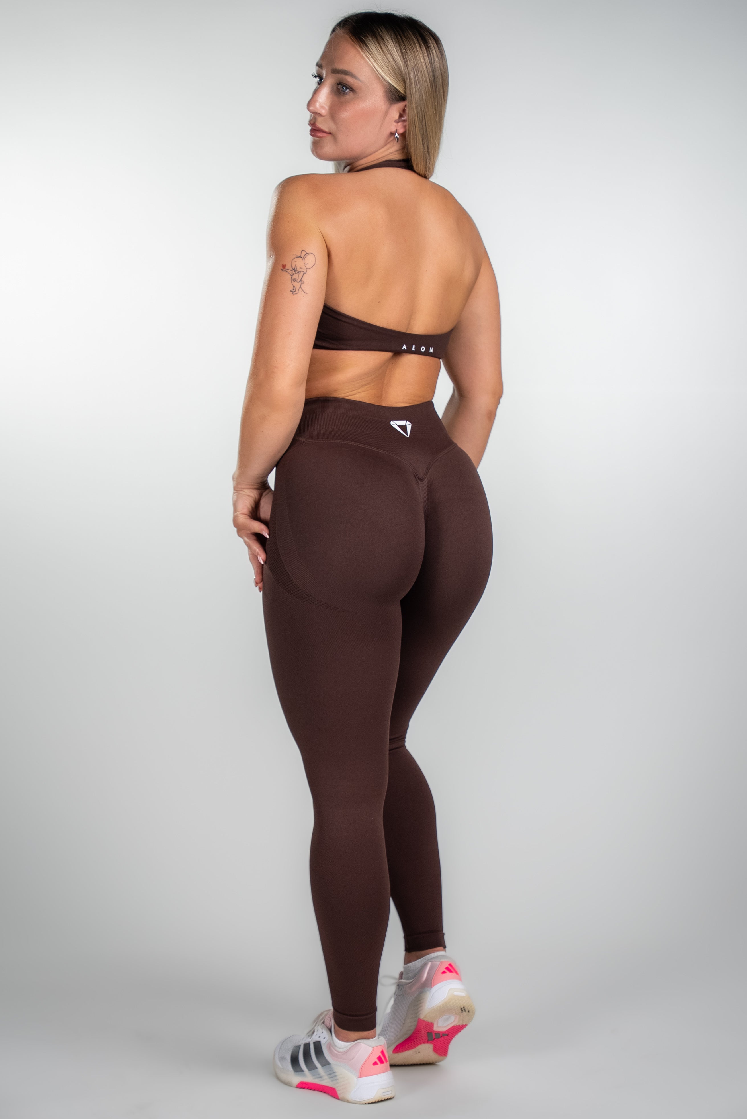 MOTION BEZŠVOVÁ HALTER NECK PODPRSENKA V2
