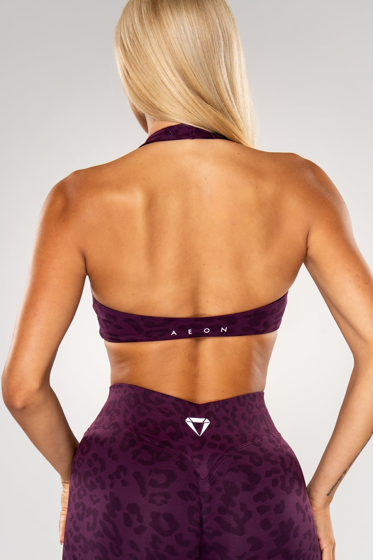 MOTION BEZŠVOVÁ LEO HALTER NECK PODPRSENKA V2