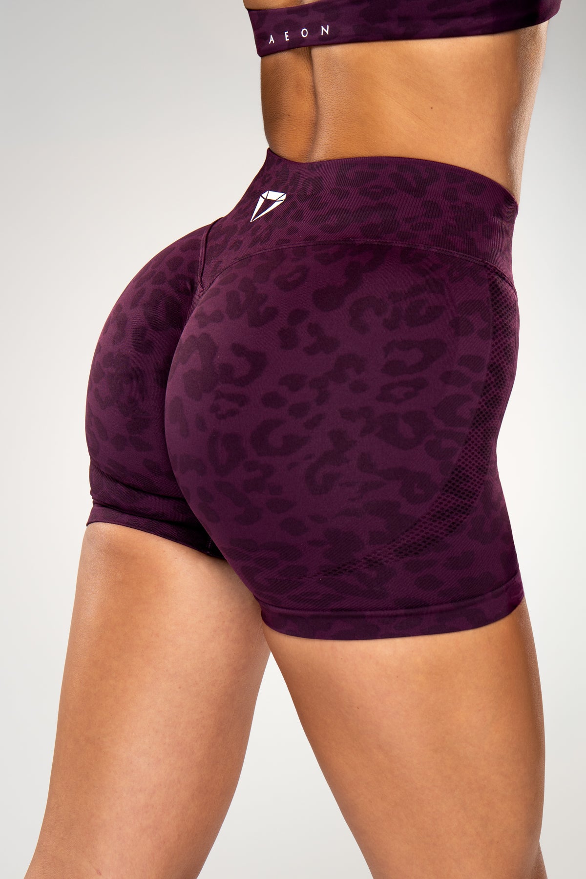 MOTION LEO MID WAIST SCRUNCH ŠORTKY V2