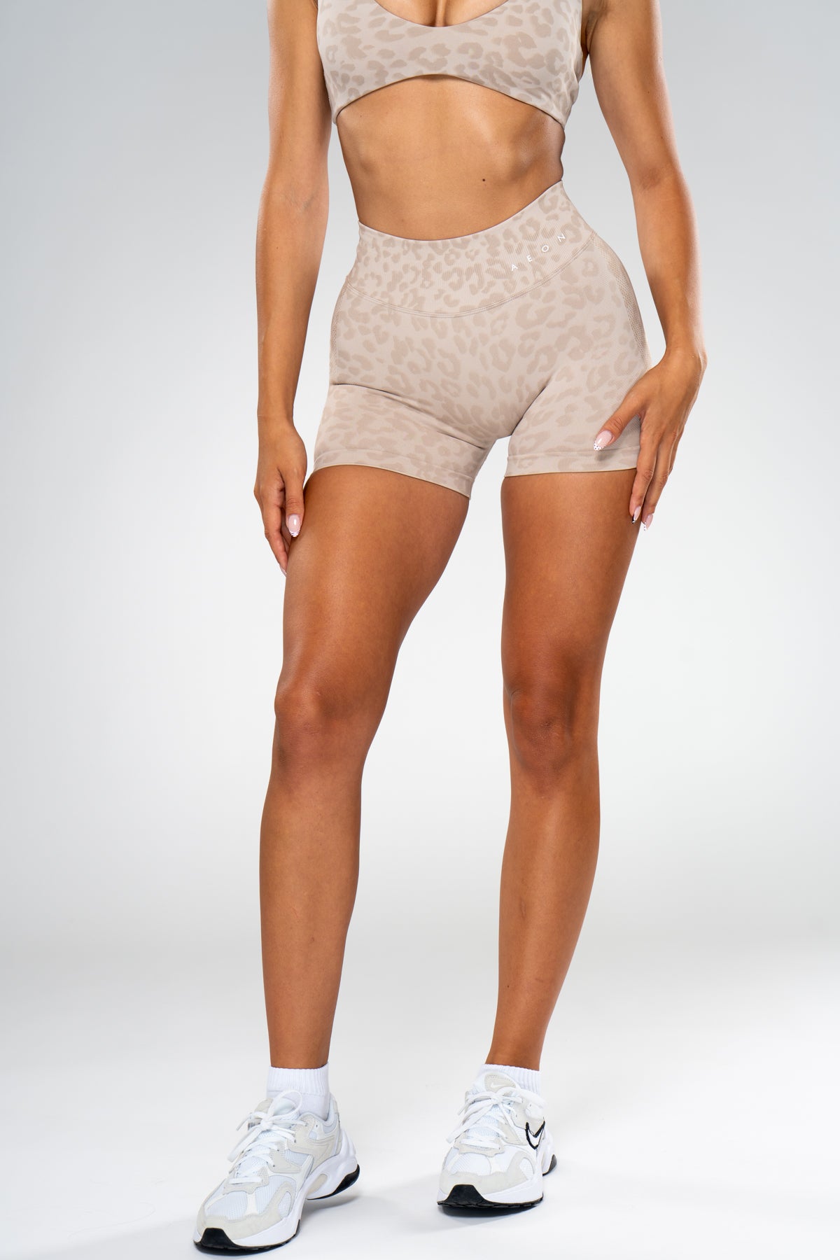 MOTION LEO MID WAIST SCRUNCH ŠORTKY V2