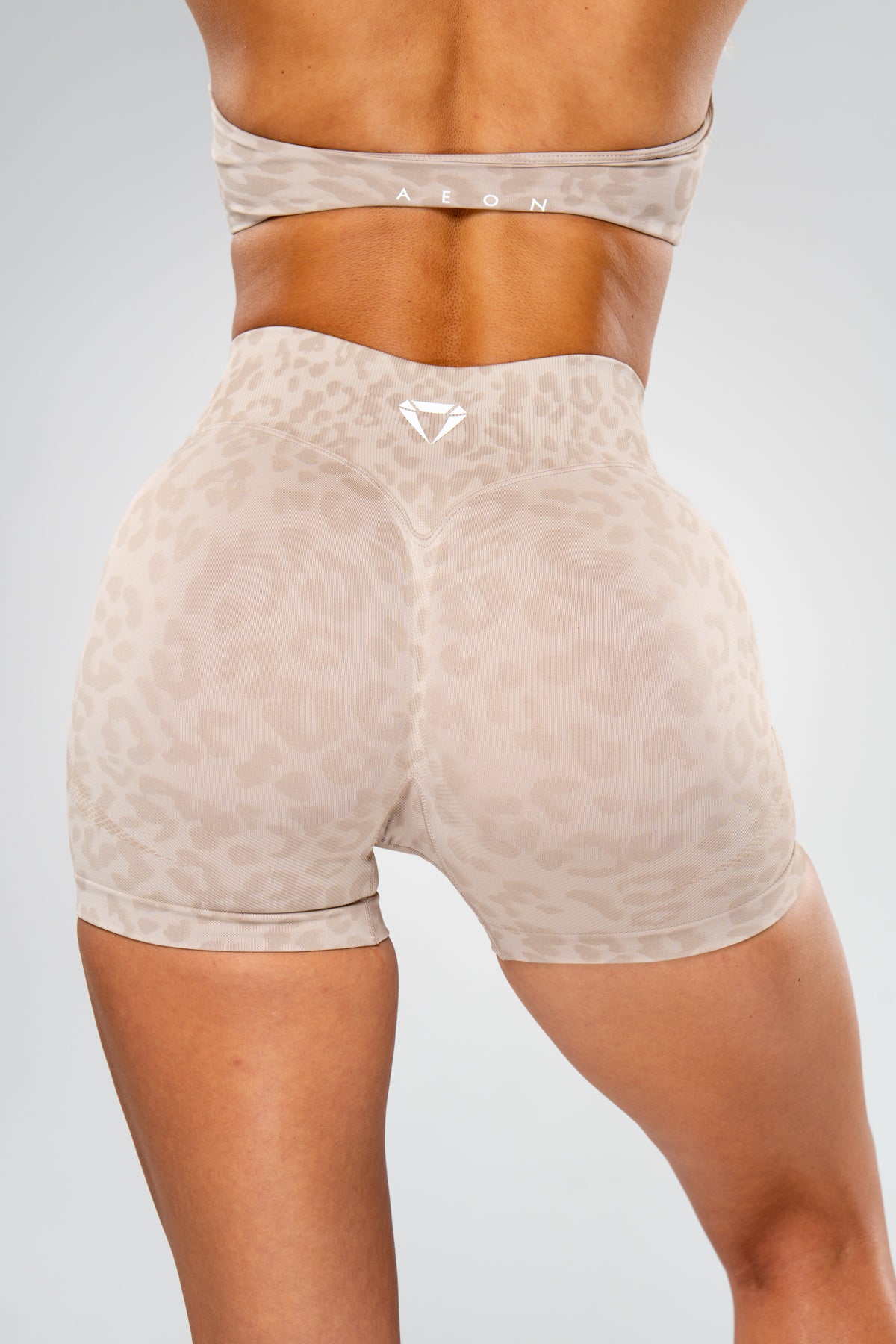 MOTION LEO MID WAIST SCRUNCH ŠORTKY V2