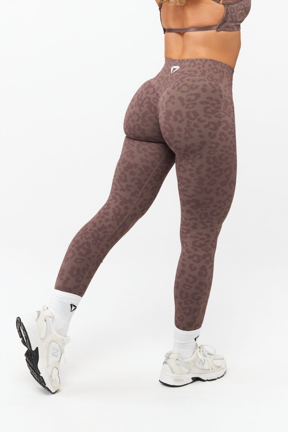 DEFINE LEO SCRUNCH LEGGINGS - Aeon Athletics