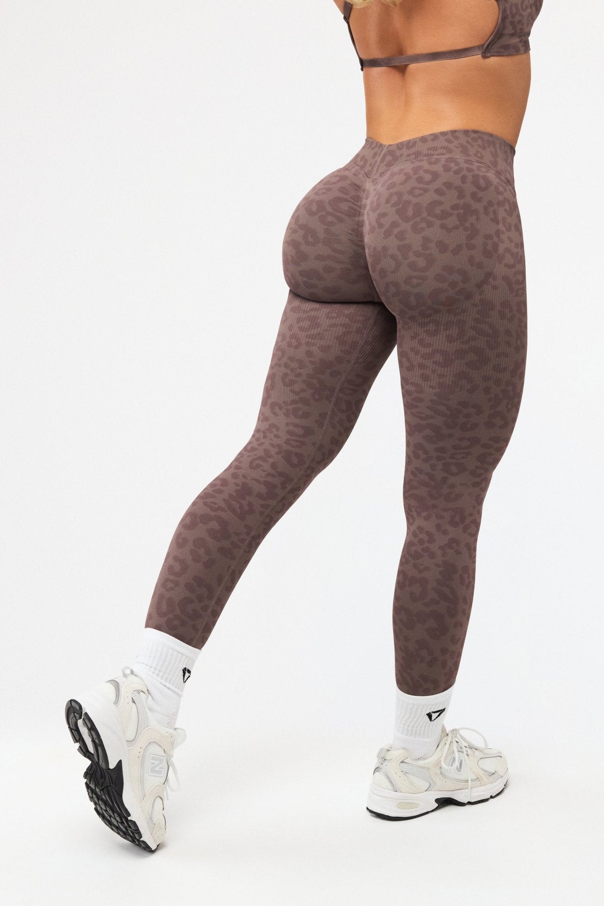 DEFINE LEO V-BACK SCRUNCH LEGGINGS - Aeon Athletics