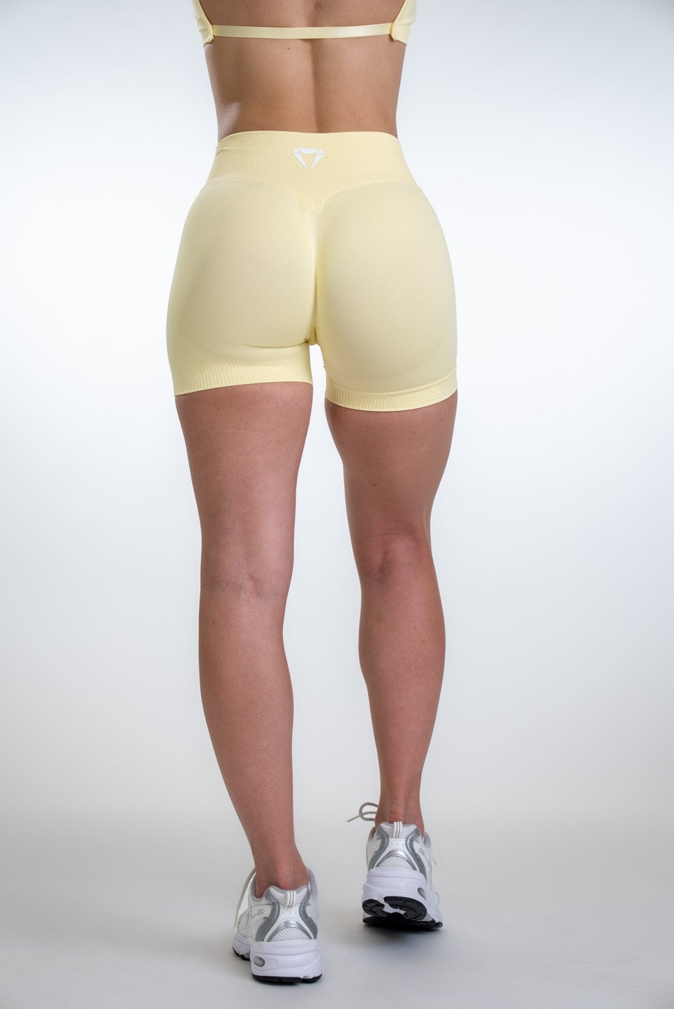 DEFINE SCRUNCH SHORTS - Aeon Athletics