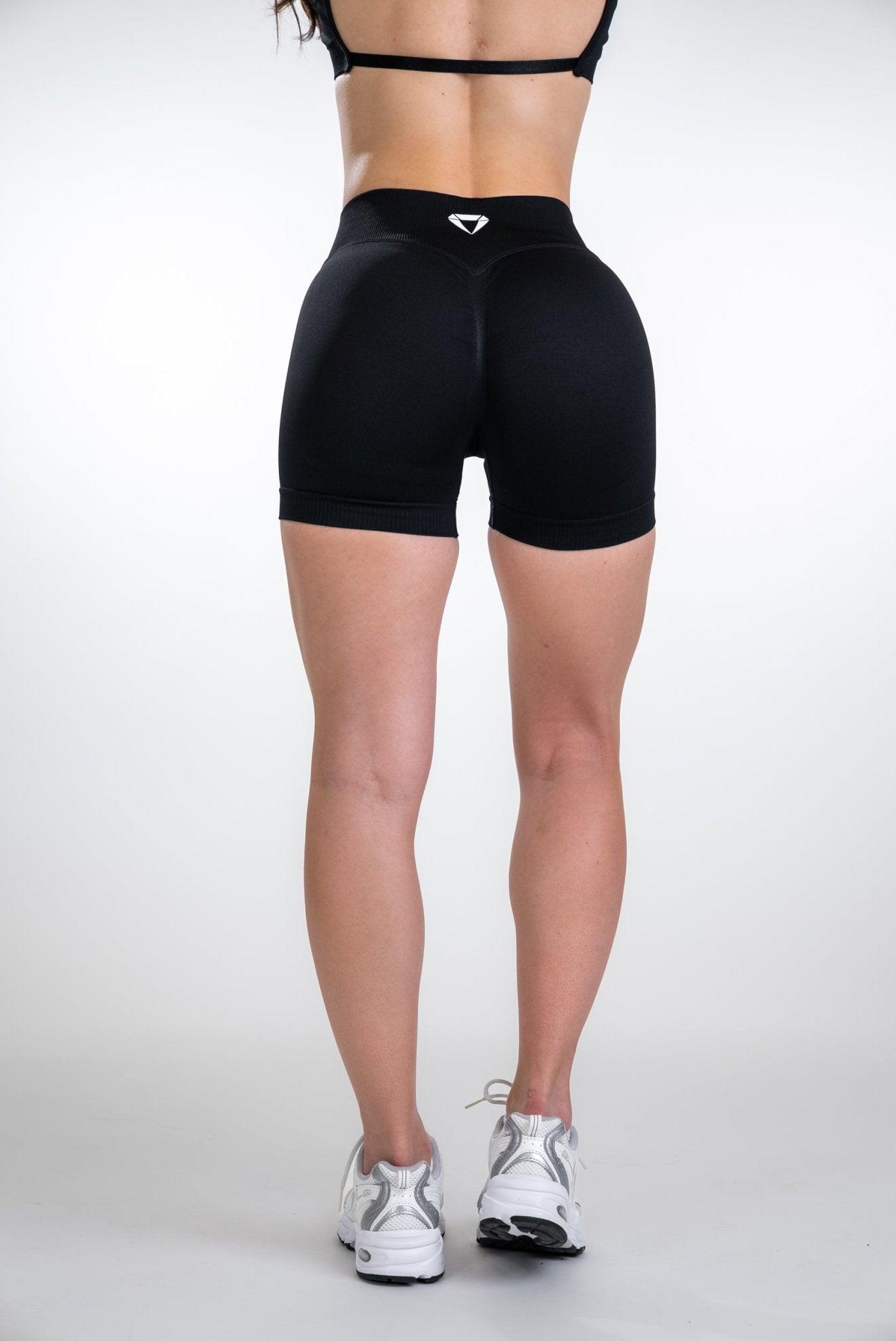 DEFINE SCRUNCH SHORTS - Aeon Athletics