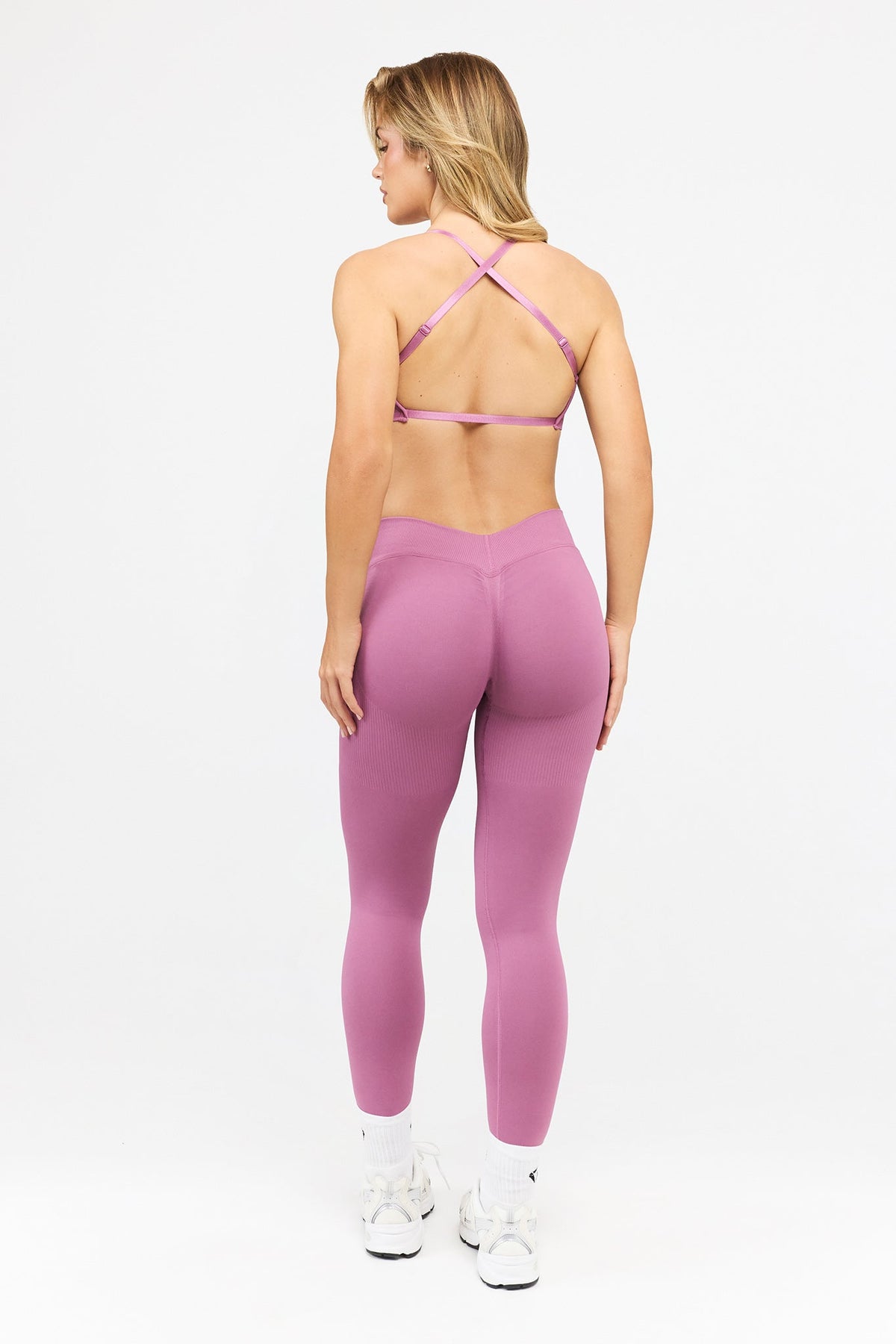 DEFINE V-BACK SCRUNCH LEGGINGS - Aeon Athletics