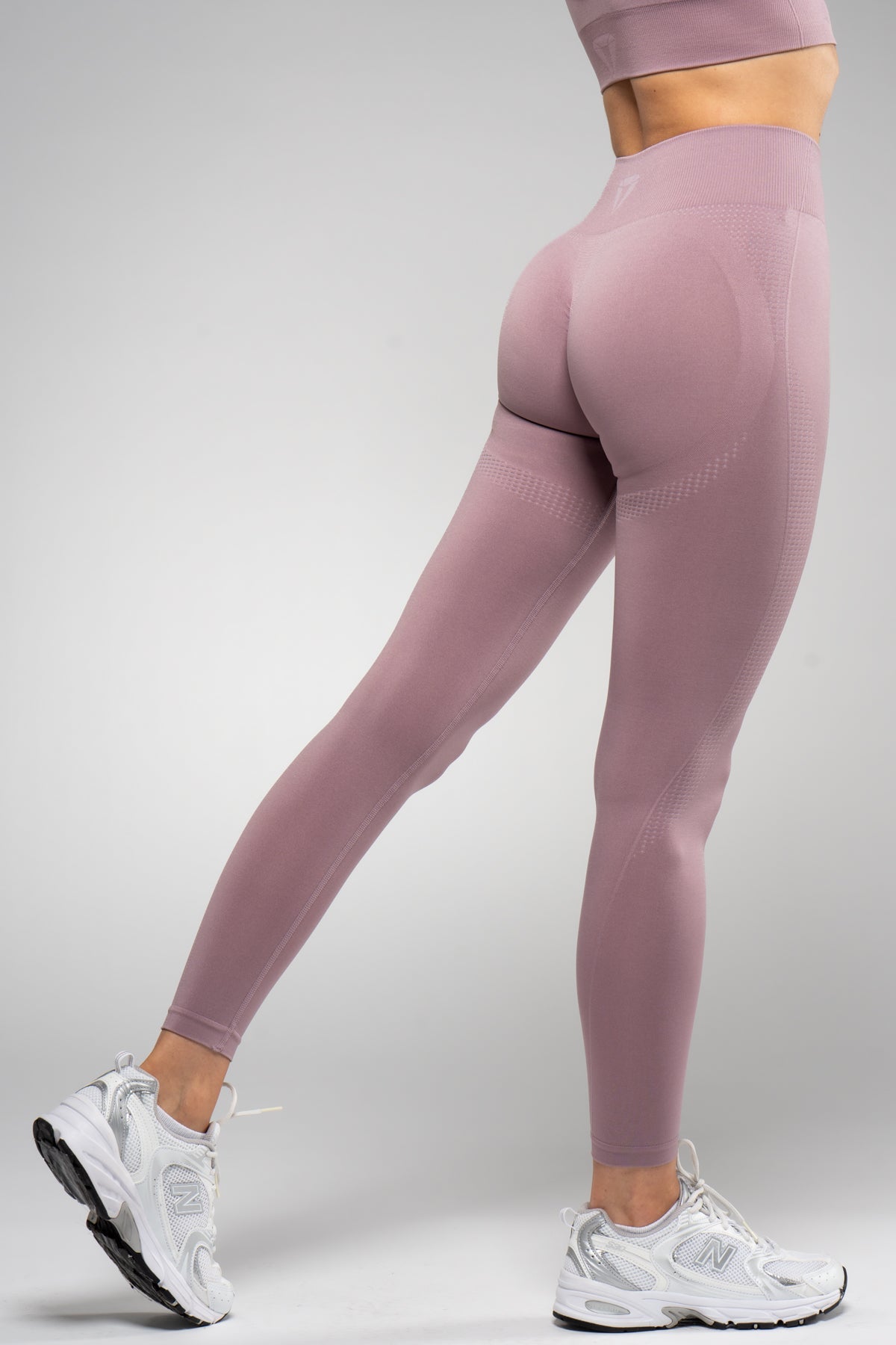 ELEVATE MID WAIST SCRUNCH LEGGINGS - Aeon Athletics
