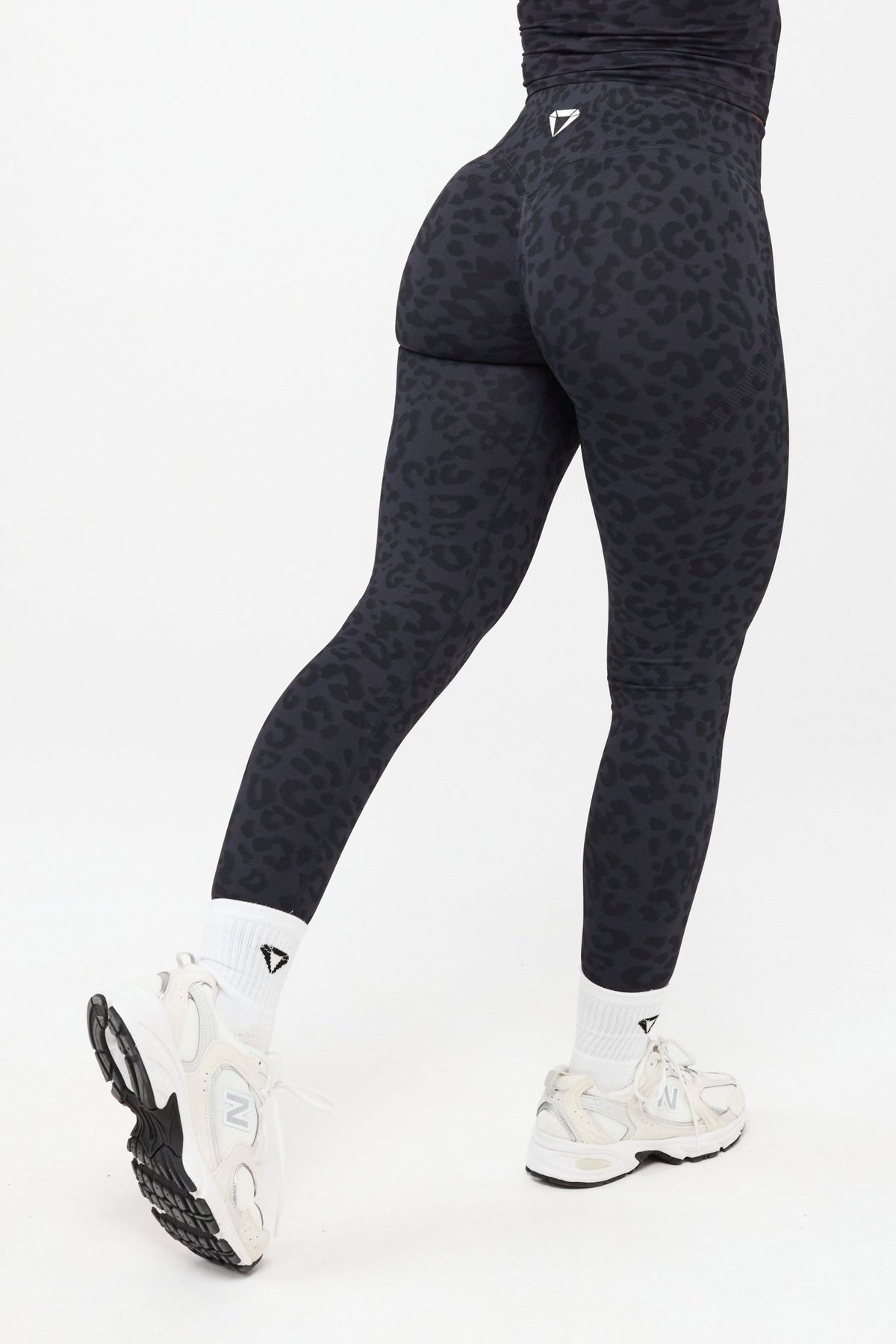 MOTION LEO MID WAIST SCRUNCH LEGÍNY V2