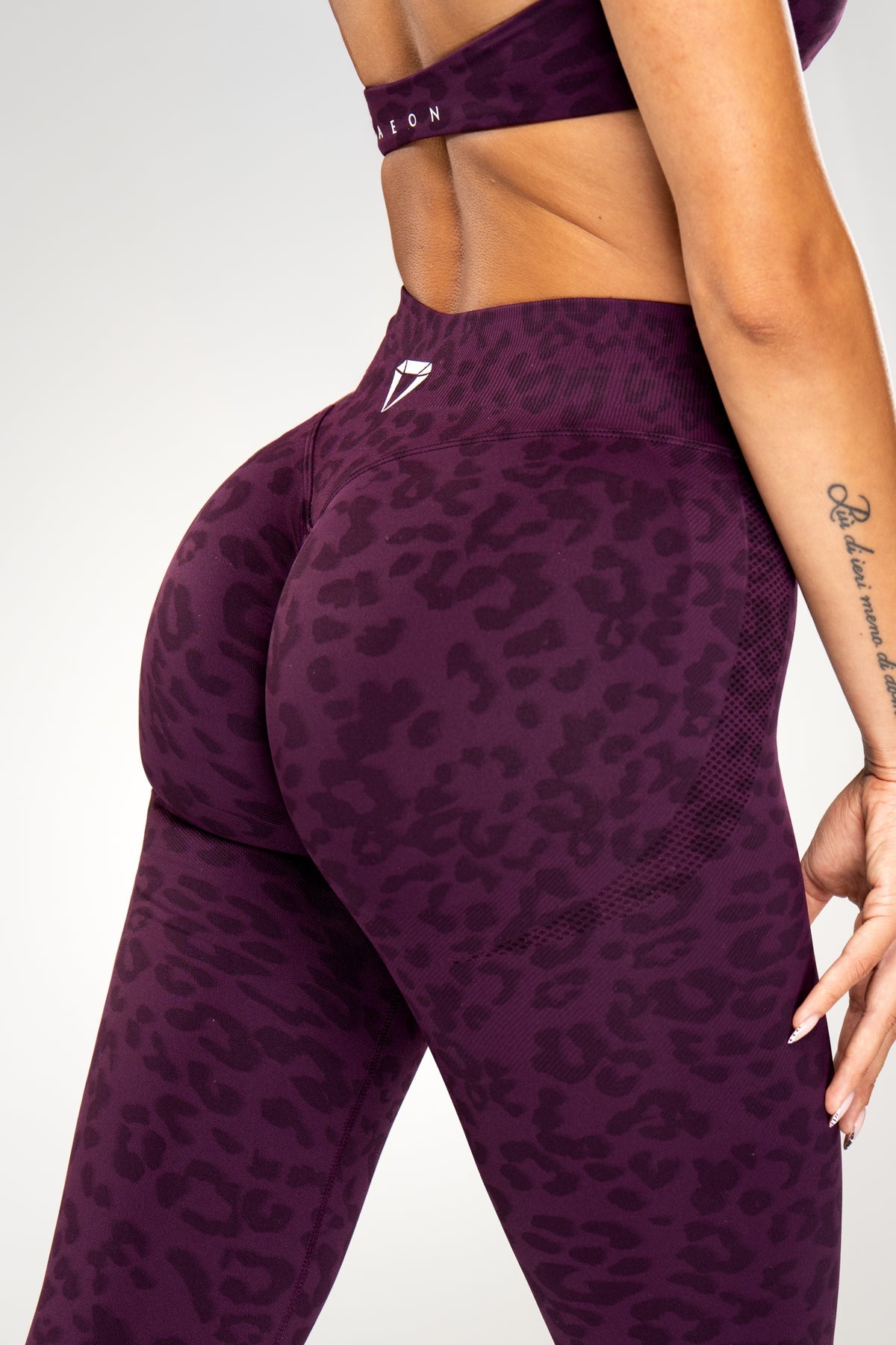 MOTION LEO MID WAIST SCRUNCH LEGGINGS V2 - Aeon Athletics
