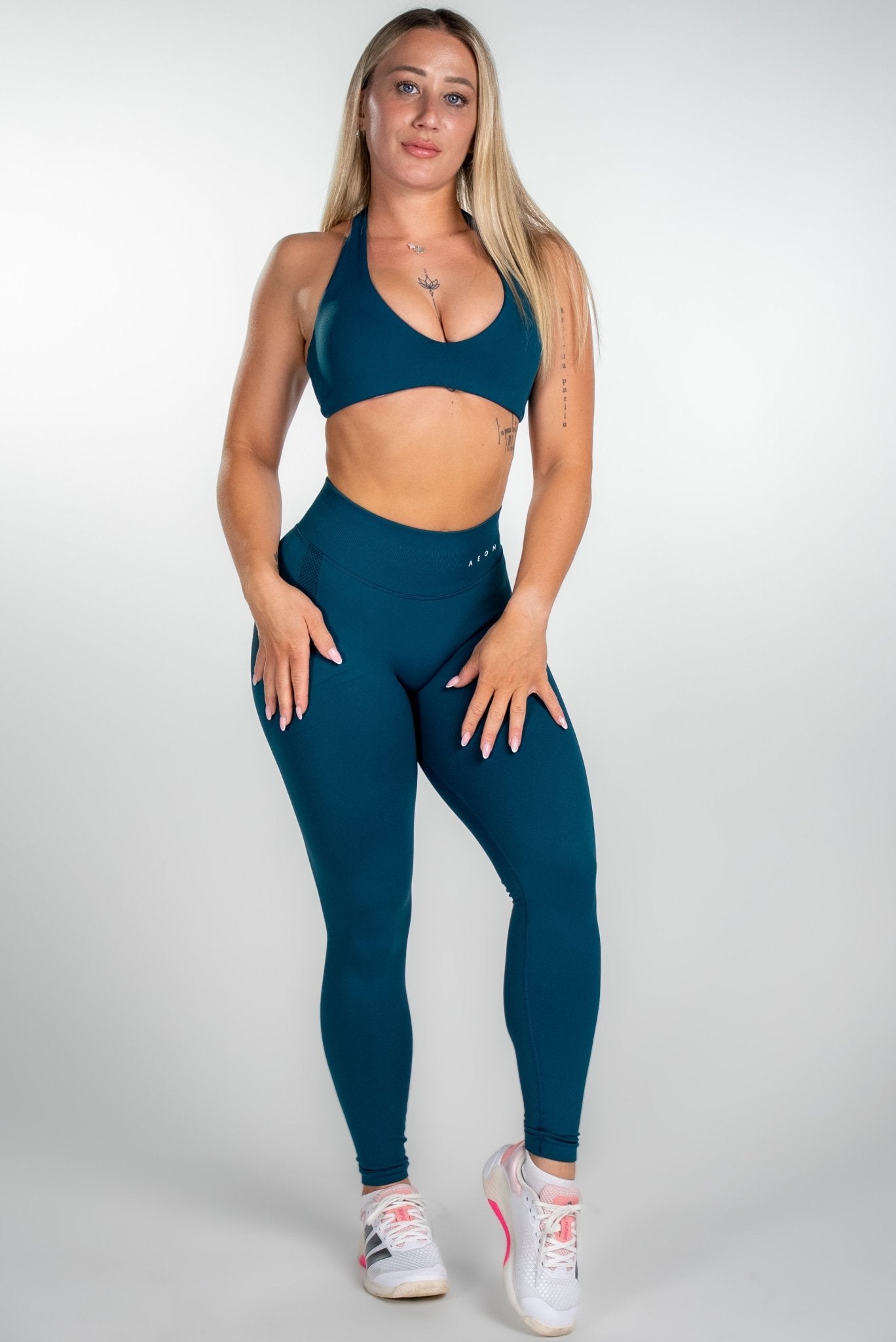 MOTION SEAMLESS HALTER NECK BRA V2 - Aeon Athletics