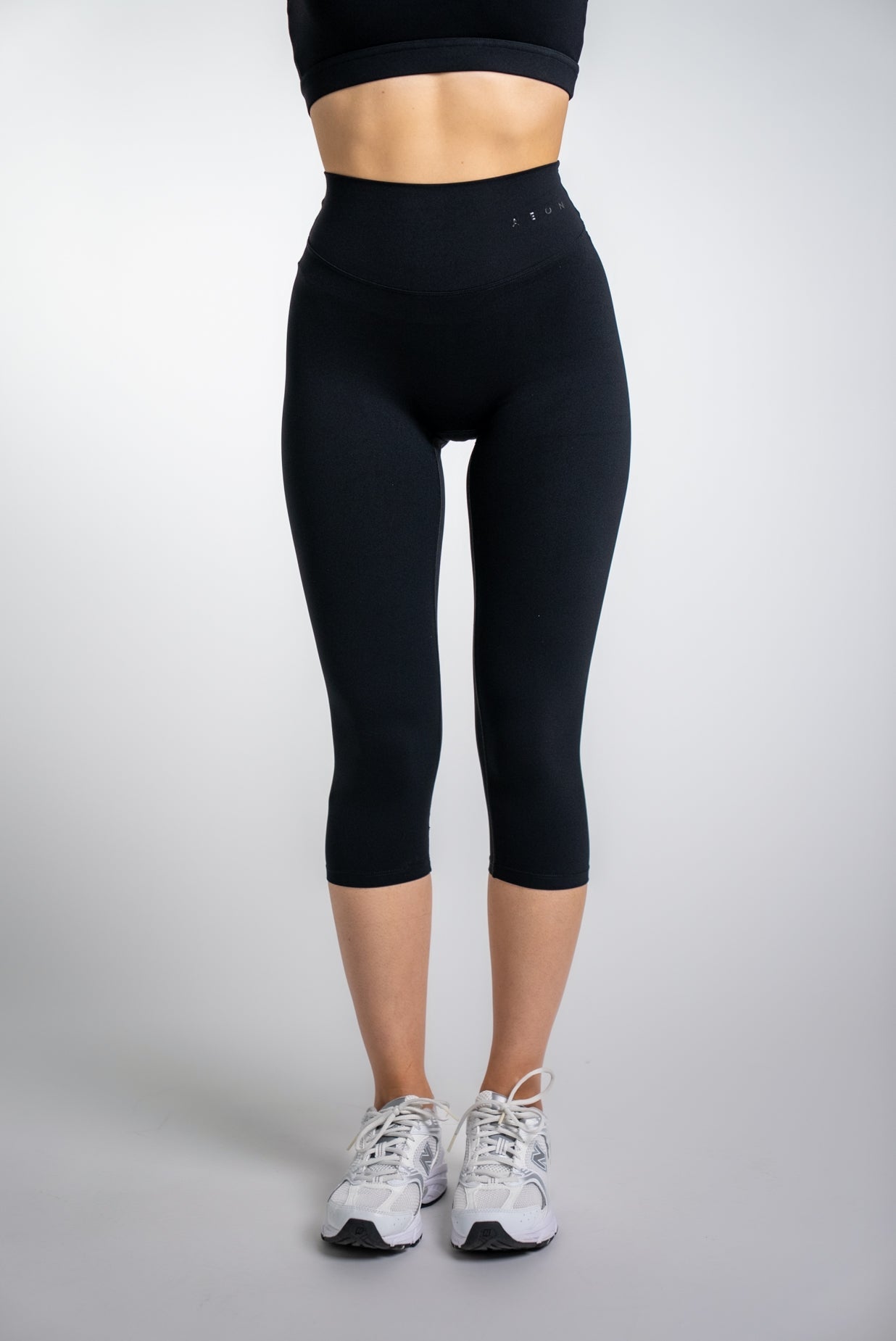 SECOND SKIN SCRUNCH CAPRI LEGGINGS - Aeon Athletics