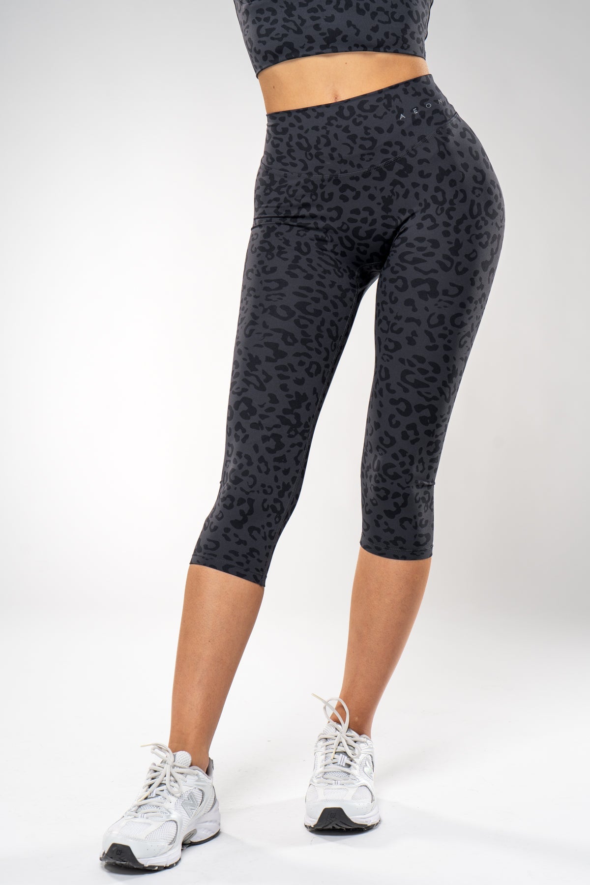 SECOND SKIN SCRUNCH CAPRI LEO LEGGINGS - Aeon Athletics